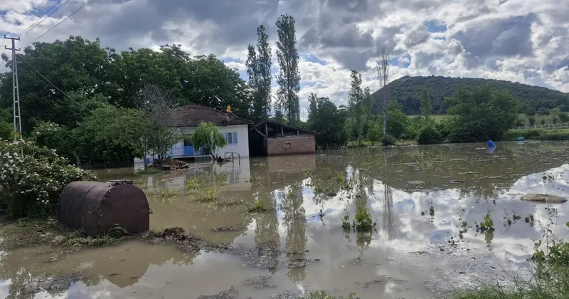 Tokat ta taşkın paniği! Sular evleri yuttu, 70 hane apar topar tahliye edildi