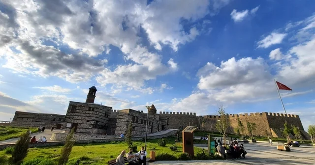 İşte Erzurum da en çok kullanılan üç soy isim; Yılmaz, Kaya ve Polat Erzurum Haberleri