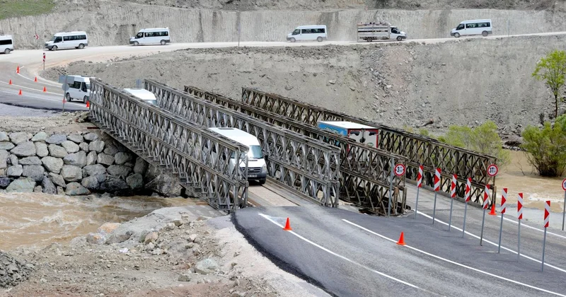 Hakkari Van kara yolunda ikinci panel köprü trafiğe açıldı
