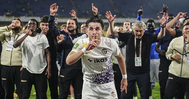 Eyüpsporlu futbolcular ligde kaldıkları için mutlu!