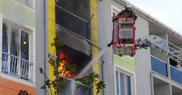 Yangında mahsur kalan kadını itfaiye ekipleri kurtardı Çanakkale Haberleri