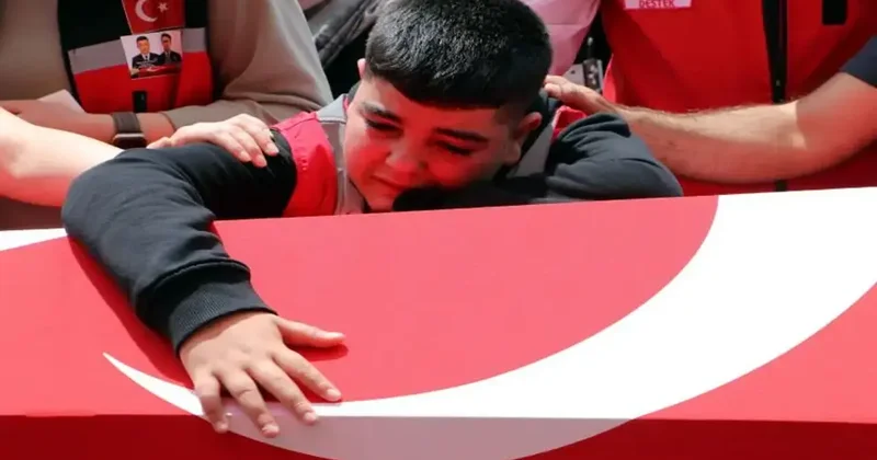 Çorlu şehitlerine acı veda: Babasını gözyaşları içinde uğurladı