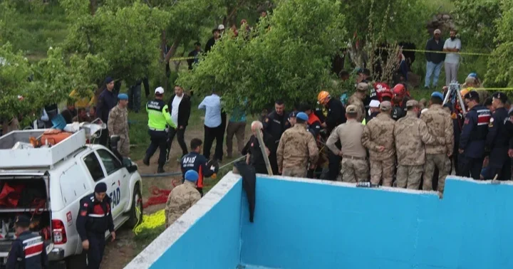 Aksaray daki kuyu faciası! 3 kişi hayatını kaybetmişti... Can simitlerini kendisini kurtarmaya gelenlere giydirmeye çalışmış