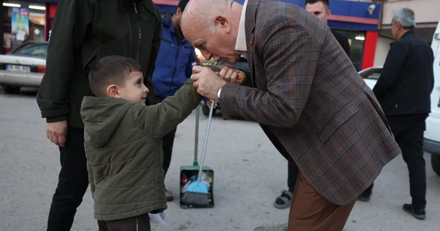 Başkan Sekmen; En büyük mutluluğumuz hemşehrilerimizin duasını almak Erzurum Haberleri