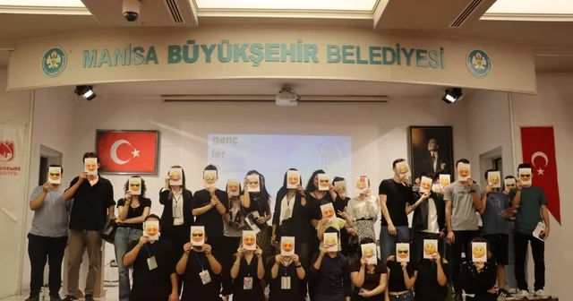 Yunusemre de gençler Açık mikrofon etkinliğinde söz aldı Manisa Haberleri