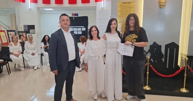 Anneanne, kızı ve torunu motivasyon etkinliğinde sahneye çıktı Mersin Haberleri