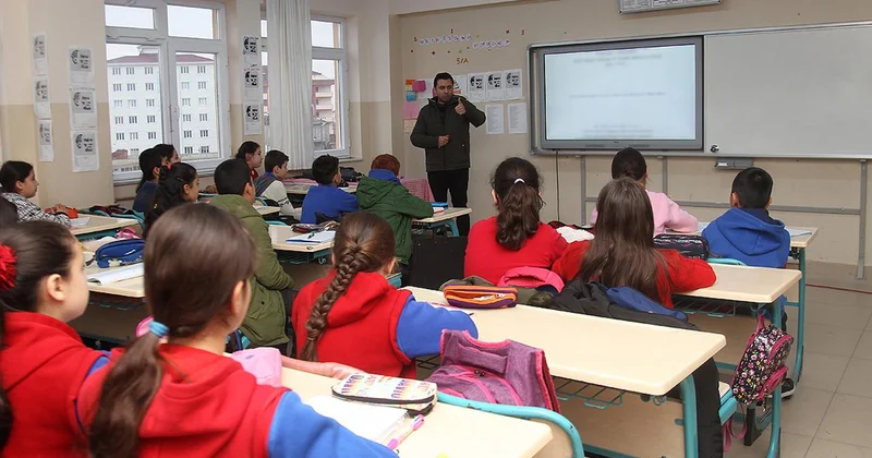 Turhal da sel ve taşkın riskine karşı eğitime üç gün ara verildi