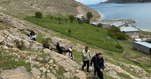 BEDOSK, Van ın saklı güzelliklerinden biri olan İnköy e yürüyüş düzenledi Bitlis Haberleri
