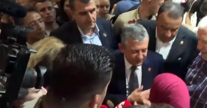 Özgür Özel’den Ulus Hali’nde esnaf ziyareti! Yoğun ilgi dikkat çekti