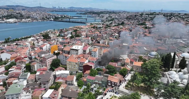 İstanbul da büyük yangın! Alevler araçlara sıçradı, dumanlar şehri kapladı