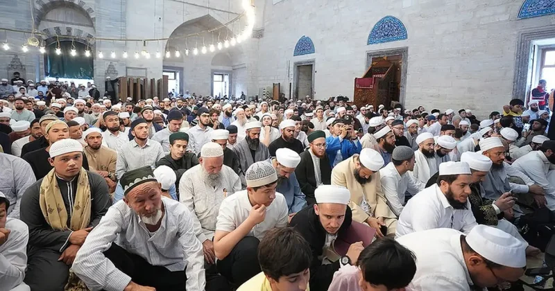 Dünyanın dört bir yanından hadis alimi İstanbul da: Uluslararası Hadis Meclisleri başladı