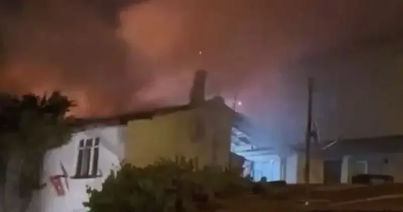 Gaziosmanpaşa’da gecekondu alev alev yandı