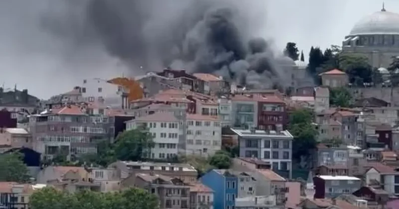 İstanbul un birçok noktasından görülen yangın! Araçlara sıçradı