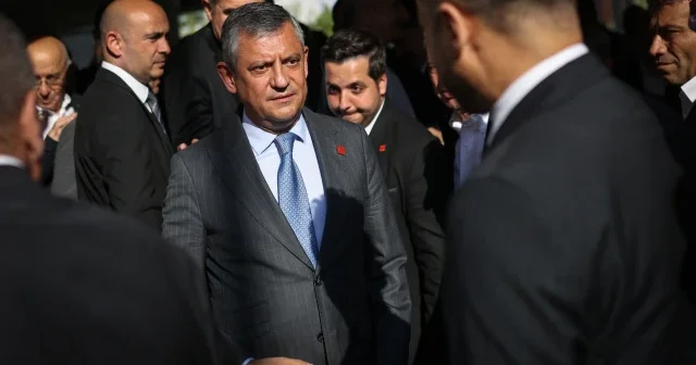 CHP’ye yakın gazeteci kulis bilgisini paylaştı: Özgür Özel’in ilk yedek partisi belli oldu VİDEO İZLE