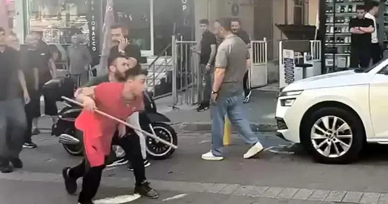 Avcılar’da tekmeli yumruklu sokak kavgası kamerada