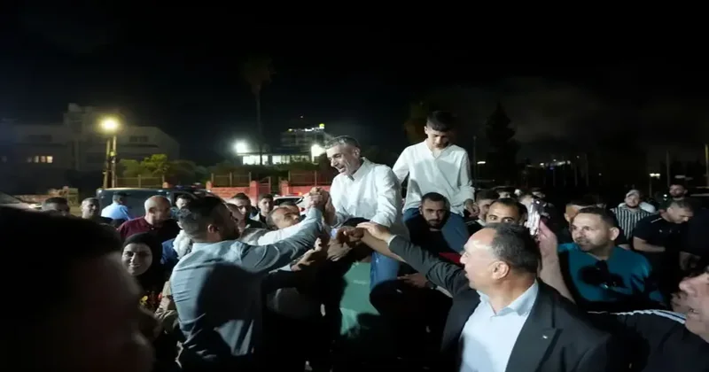 Sevincin gerisinde 25 yıl var! Filistinli mahkum görmediği oğluna kavuştu