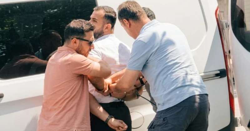 Öpülecek ellere ters kelepçe taktılar Sözcü Gazetesi