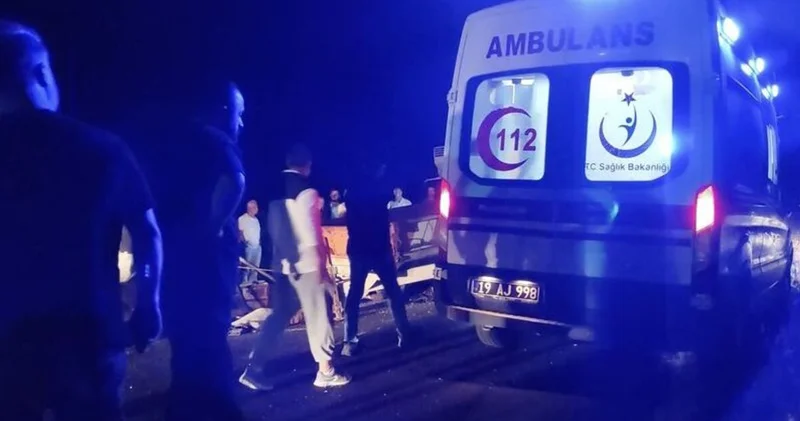 1 ölü, 2 yaralı! Kamyon traktöre çarptı
