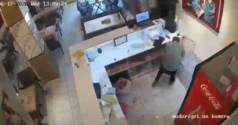 Hakkari de iş yerinde yaşanan patlama anı kamerada