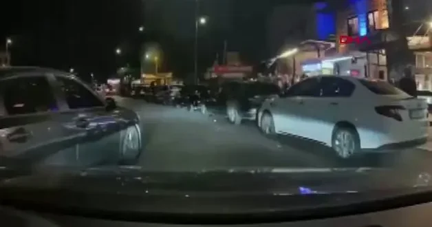 Kamerayı görünce ne yapacağını şaşırdı! Yol kesen magandaya ceza yağdı