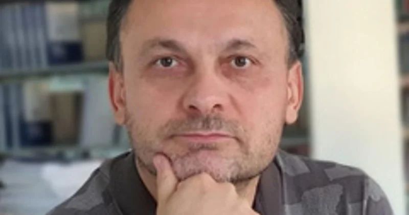 Bir Gemi Geçer, Dünya Durur Köşe Yazısı
