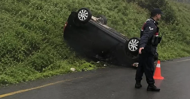 Trabzon da otomobil uçuruma yuvarlandı: 2 Yaralı