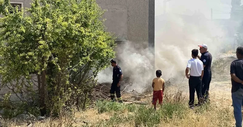 Eskişehir’de bir mahallede aynı anda iki yangın