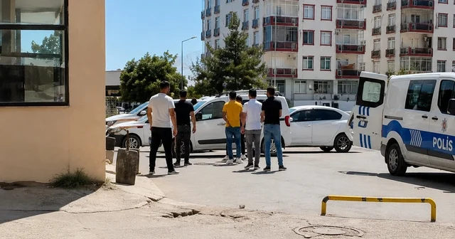 Yolunu kesip darbettikleri kişinin ruhsatlı tabancasını alıp kaçtılar Şanlıurfa Haberleri Habertürk Yerel Haberler