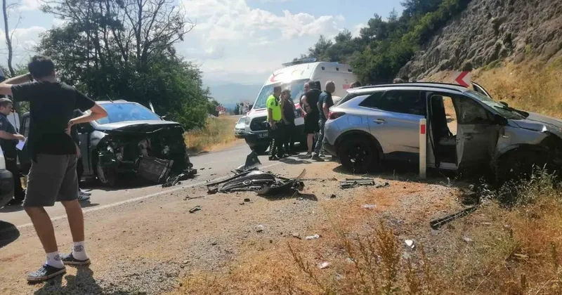Tokat’ta otomobiller kafa kafaya çarpıştı: 10 yaralı