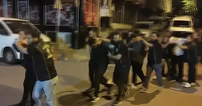 Bağcılar’da uyuşturucu operasyonunda Yan dairedekileri de aldılar mı deyince 5 firari hükümlü yakalandı