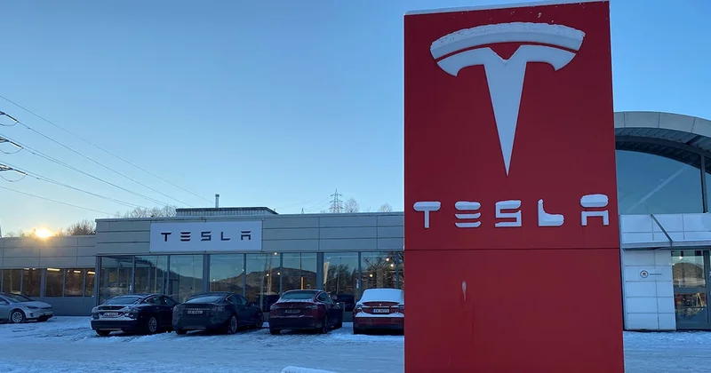 Tesla dan direksiyonu ve pedalı olmayan yeni araç: Stoklar dakikalar içinde tükendi Sözcü Gazetesi