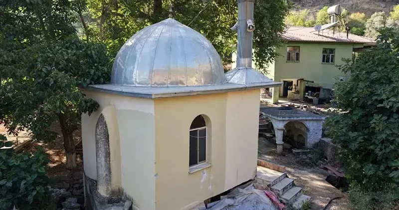 Anamur daki 9 metrekarelik cami dronla görüntülendi