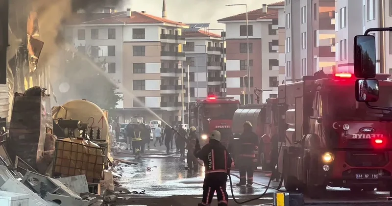 Malatya da deprem konutları şantiyesinde yangın: 180 konteyner zarar gördü