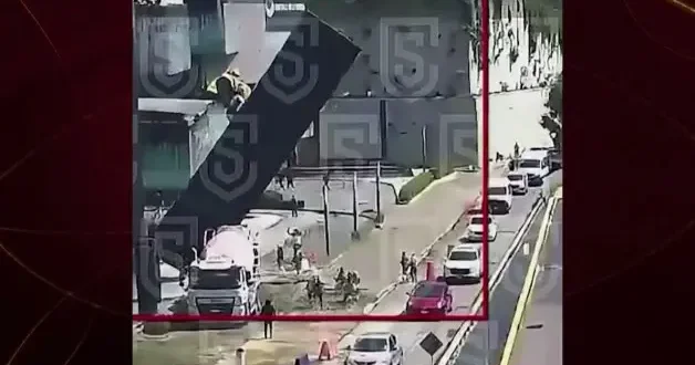 Meksika da tonlarca ağırlıktaki metal blok otomobilin üzerine düştü: 1 ölü