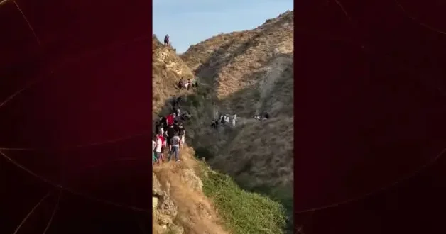 İspanya da boğa koşusunda dehşet: İlk boğa yıktı, diğerleri ezdi