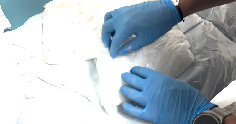 Otobüste Alçıya Gizlenmiş Uyuşturucu: 1 Kilo Metamfetamin Ele Geçirildi