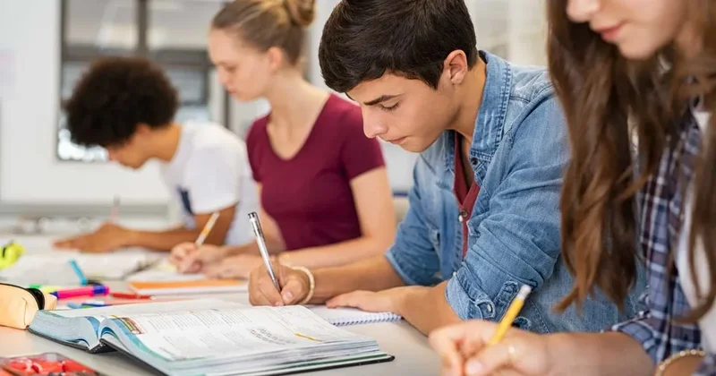 Enstitü Sosyal den üniversite için 2+1 modeli! 4 yıl ezberi bozuluyor: Ders programları sadeleştirilecek