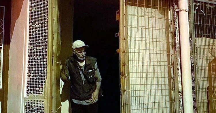 Tekirdağ da arkadaş şakasıyla odasında kilitli kalan yaşlı adamı itfaiye kurtardı