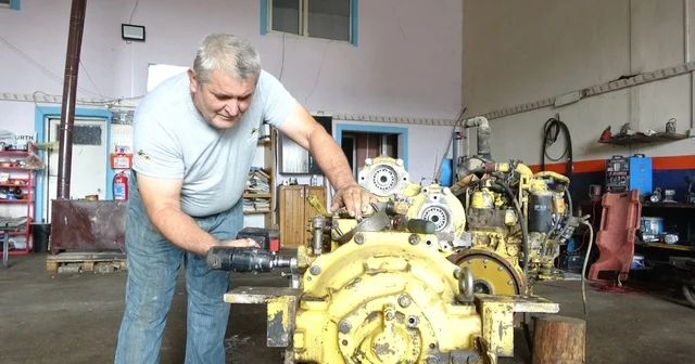 Isparta da 10 yaşında şantiyelerdeki iş makinelerinin yanında başladığı mesleğini yarım asırdır sürdürüyor Greyder Ahmet yeni ustalar yetiştirmek istiyor Isparta Haberleri Habertürk Yerel Haberler