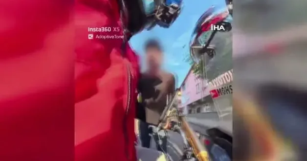Kocaeli de trafikte maganda dehşeti: Seni gebertirim diyerek kuryeyi darp etti