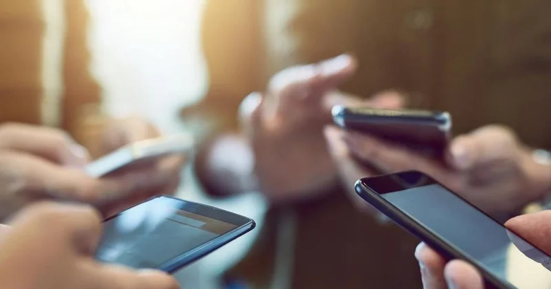 Telefon piyasasında dengeler değişiyor! Dev markalardan beklenmedik hamle