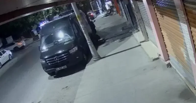 Sultangazi de anahtarı üzerinde unutulan kiralık otomobil çalındı; uzaktan durdurulunca şüpheli kaçtı