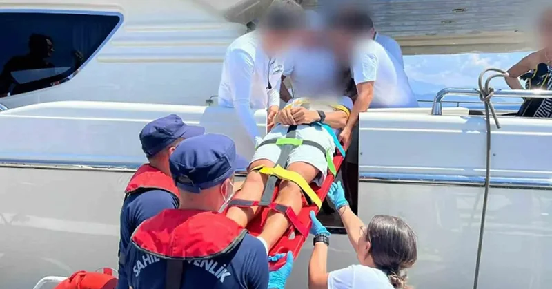 Fethiye’de özel teknede yaralanan vatandaşa tıbbi tahliye