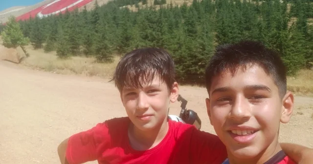 Scooterlarını bayrak sevgisi için sürdüler, zirvede dünyanın en büyük ay yıldızıyla buluştular Kahramanmaraş Haberleri Habertürk Yerel Haberler