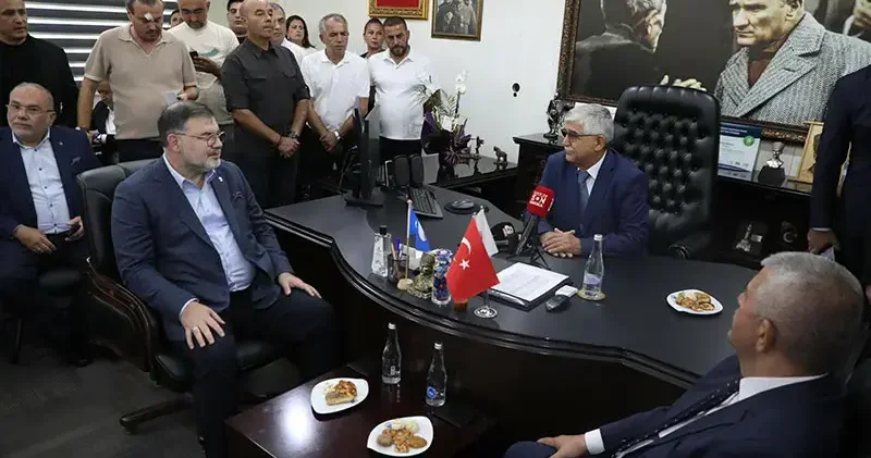 Menderes Belediyesi nde devir teslim töreni
