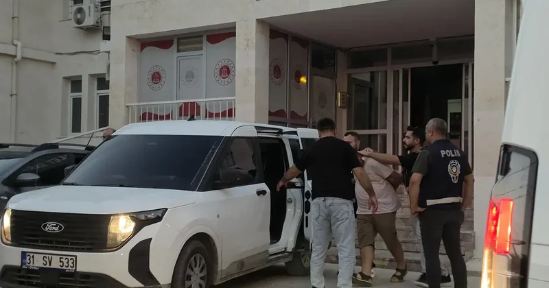 Hatay da çocuğu silahla alıkoyan 2 şüpheli tutuklandı