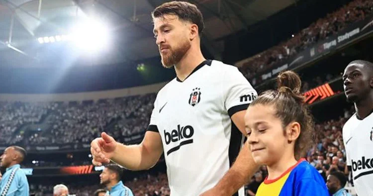 Salih Özcan: Kulaklarım hala duymuyor!