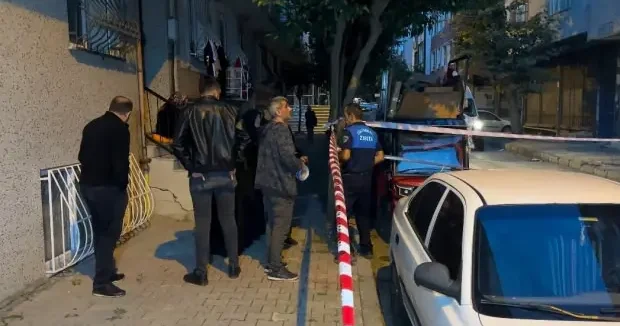İstanbul haberleri Sultangazi de korkutan çatlak! 2 apartman tedbir amaçlı boşaltıldı 18 Eylül 2026