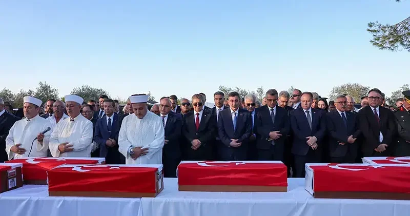 Cumhurbaşkanı Yardımcısı Yılmaz, KKTC de şehitlikte devlet törenine katıldı
