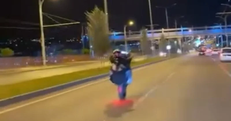 Malatya da motosiklet sürücüsü ön tekeri havaya kaldırıp tehlikeli yolculuk yaptı